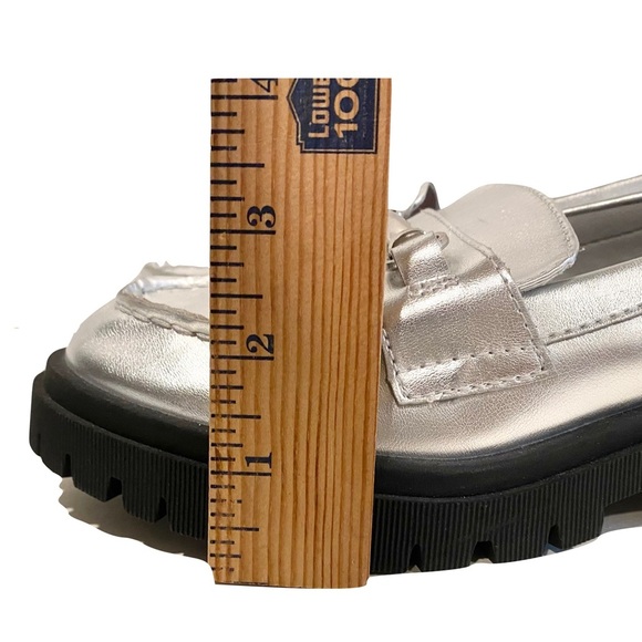 NWOTB — OLD NAVY Women Faux Leather Chunky Heel Lug Sole Silver Loafers Size 7 - Picture 12 of 12